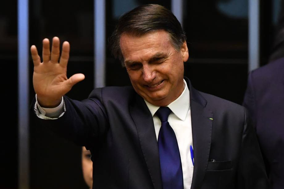 O presidente eleito do Brasil, Jair Bolsonaro cumprimenta deputados no Congresso antes de tomar posse como novo presidente do Brasil, em Brasília - 01/01/2018 O presidente eleito do Brasil, Jair Bolsonaro cumprimenta deputados no Congresso antes de tomar posse como novo presidente do Brasil, em Brasília - 01/01/2018