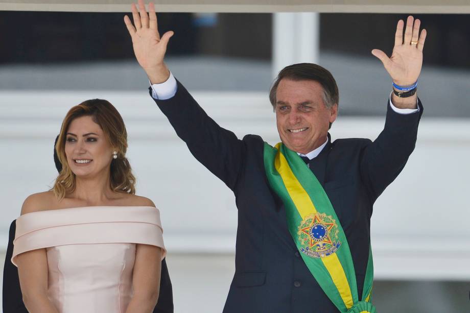 Presidente Jair Bolsonaro saúda o povo depois de receber a faixa presidencial Presidente Jair Bolsonaro saúda o povo depois de receber a faixa presidencial
