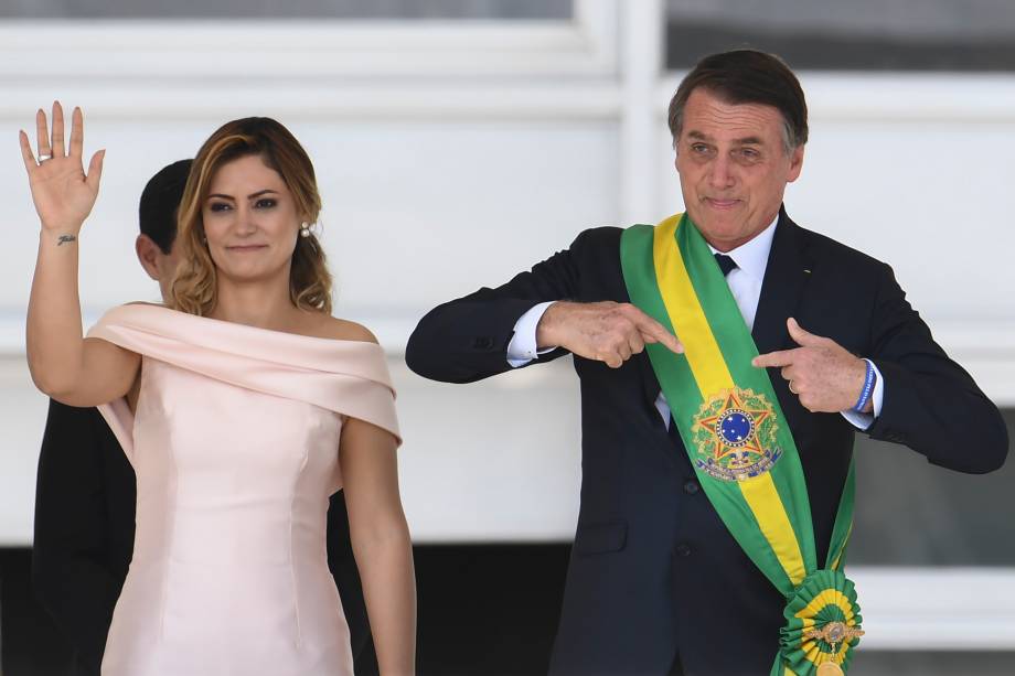 Presidente Jair Bolsonaro, aparece ao lado de sua esposa Michelle Bolsonaro, depois de receber a faixa presidencial de Michel Temer, no Palácio do Planalto, em Brasília - 01/01/2018 Presidente Jair Bolsonaro, aparece ao lado de sua esposa Michelle Bolsonaro, depois de receber a faixa presidencial de Michel Temer, no Palácio do Planalto, em Brasília - 01/01/2018