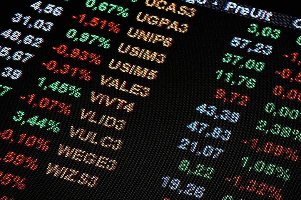 No último pregão do ano, Ibovespa e real ensaiam recuperação