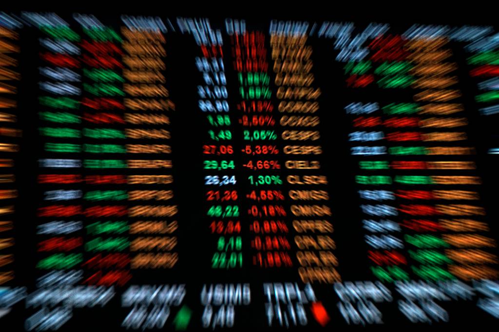 Ibovespa cai aos 150 mil pontos em dia de decisão do Copom