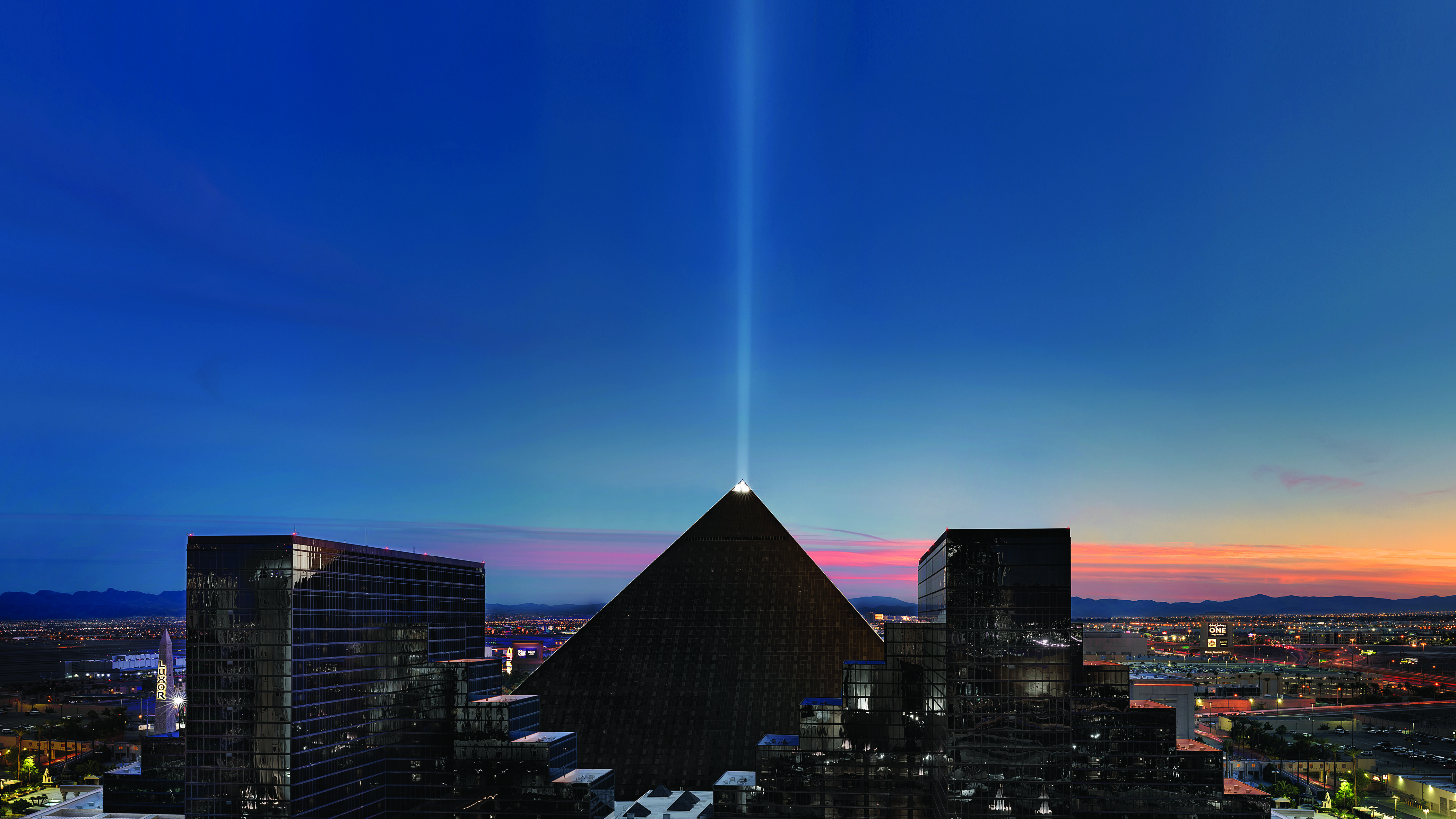 luxor_exterior_872_no_expiration