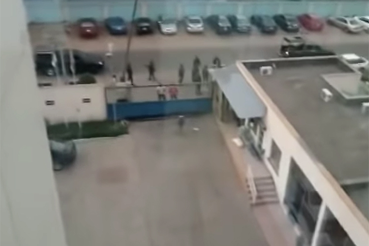 Forças da Nigéria invadem jornal e prendem jornalistas