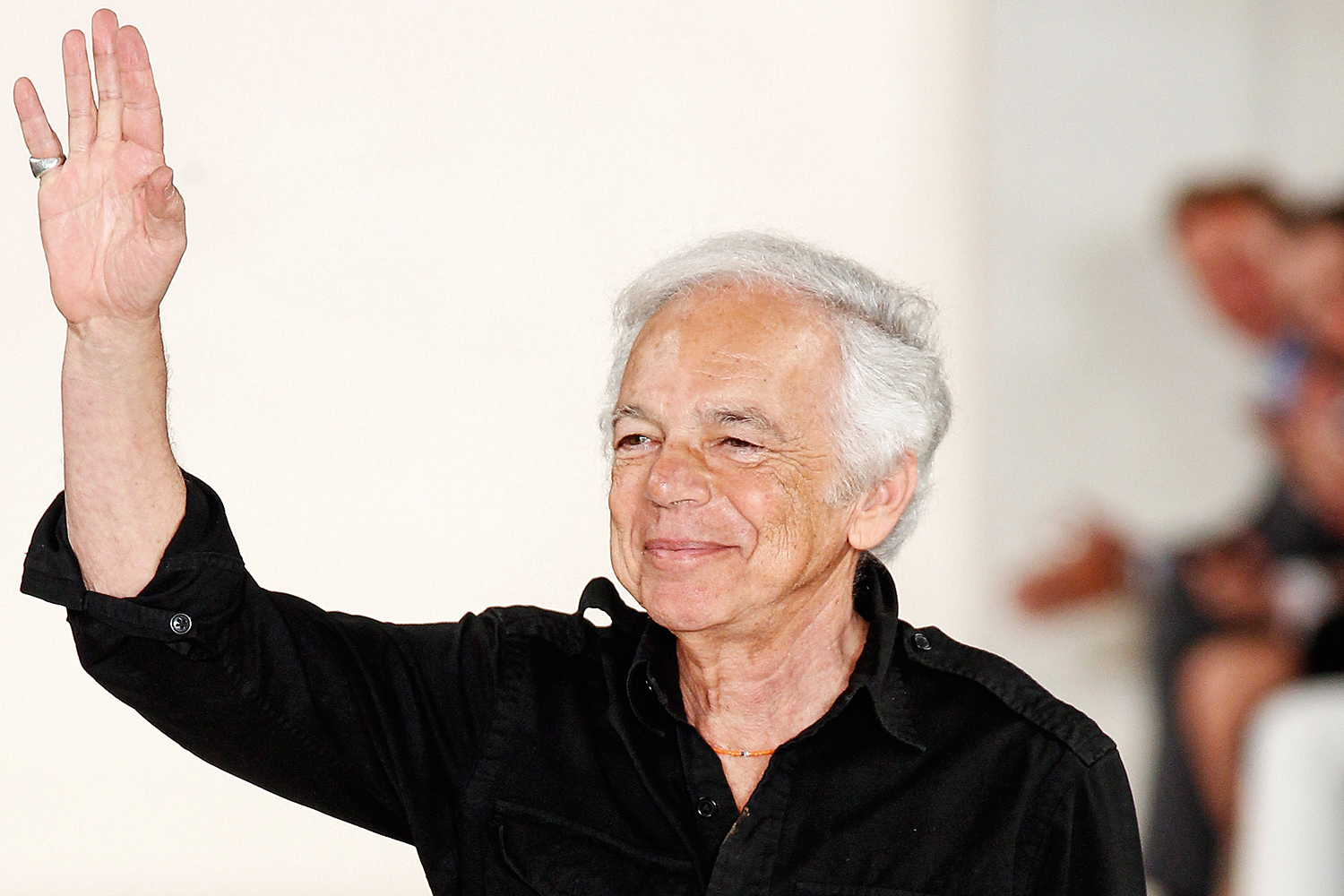 Ralph Lauren supera US$ 8 bilhões em vendas anuais e dispara após resultado acima do esperado