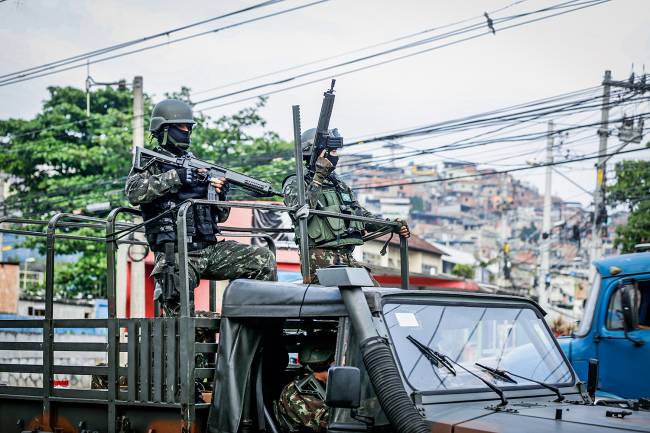 Operação no Alemão, na Maré e na Penha