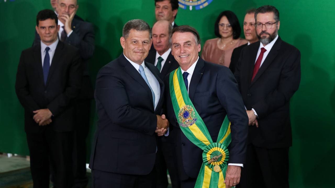 Bolsonaro cumprimenta Bebianno durante Cerimônia de Nomeação dos Ministros - 1/1/2019