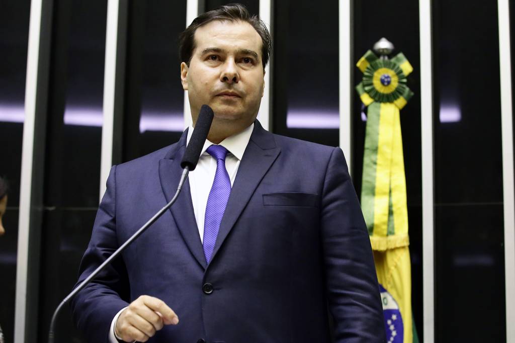 Maia acena a Bolsonaro e diz que presidente já articula por reforma