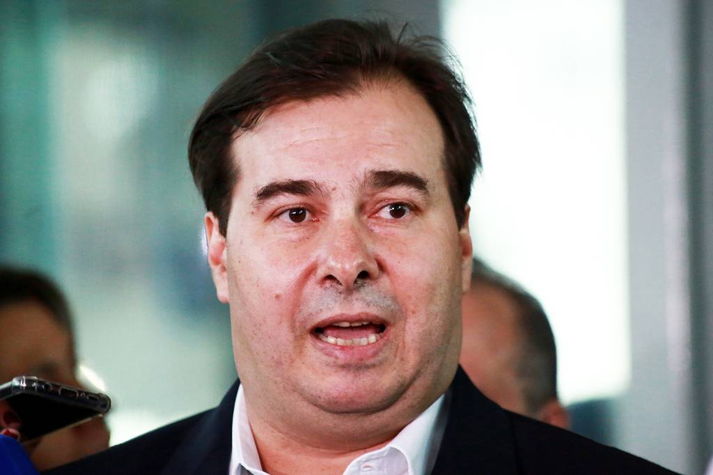 Para Maia, CCJ deveria ir ‘a madrugada toda’ por Previdência até quarta