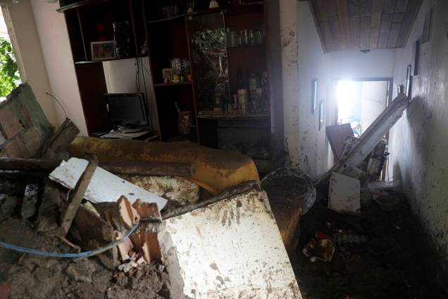 Uma casa afetada pelo deslizamento de terra após as fortes chuvas é vista em Barra de Guaratiba, no Rio de Janeiro - 07/02/2019 Uma casa afetada pelo deslizamento de terra após as fortes chuvas é vista em Barra de Guaratiba, no Rio de Janeiro - 07/02/2019