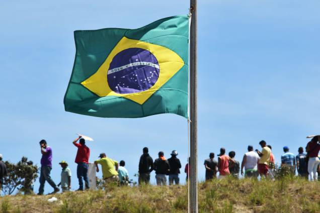 Bandeira brasileira é vista na fronteira com a Venezuela, na região de Pacaraima (RR) - 25/02/2019 Bandeira brasileira é vista na fronteira com a Venezuela, na região de Pacaraima (RR) - 25/02/2019
