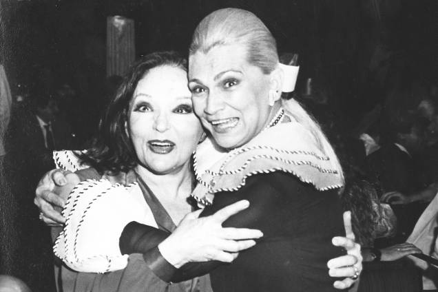 Bibi Ferreira e Hebe Camargo, na festa de 45 anos do Teatro Bibi Ferreira - 1987 Bibi Ferreira e Hebe Camargo, na festa de 45 anos do Teatro Bibi Ferreira - 1987