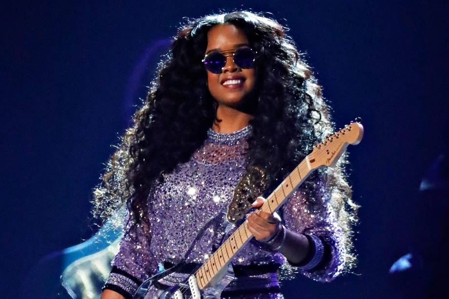 H.E.R. se apresenta durante cerimônia de premiação do Grammy, em Los Angeles - 10/02/2019