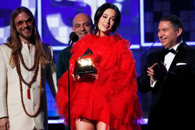A cantora Kacey Musgraves vence na categoria de 'Álbum do ano' por 'Golden Hour', durante cerimônia de premiação do Grammy, realizada em Los Angeles - 10/02/2019 A cantora Kacey Musgraves vence na categoria de 'Álbum do ano' por 'Golden Hour', durante cerimônia de premiação do Grammy, realizada em Los Angeles - 10/02/2019