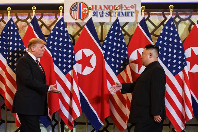 Donald Trump e Kim Jong-un se encontram durante a segunda cúpula dos EUA e da Coréia do Norte no Hotel Metropole, em Hanói, no Vietnã - 27/02/2019 Donald Trump e Kim Jong-un se encontram durante a segunda cúpula dos EUA e da Coréia do Norte no Hotel Metropole, em Hanói, no Vietnã - 27/02/2019