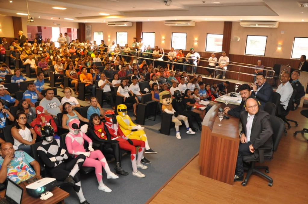 O que há por trás desta foto na Câmara de Vereadores de Fortaleza