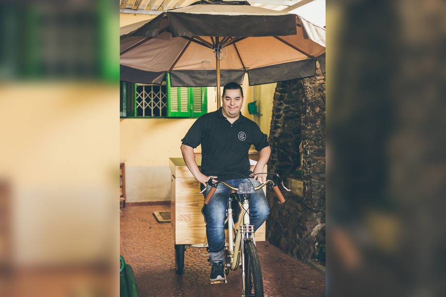 <span style="font-weight:400;">O empreendedor utiliza sua </span><i><span style="font-weight:400;">Food Bike</span></i><span style="font-weight:400;"> para realizar vendas em empresas</span>