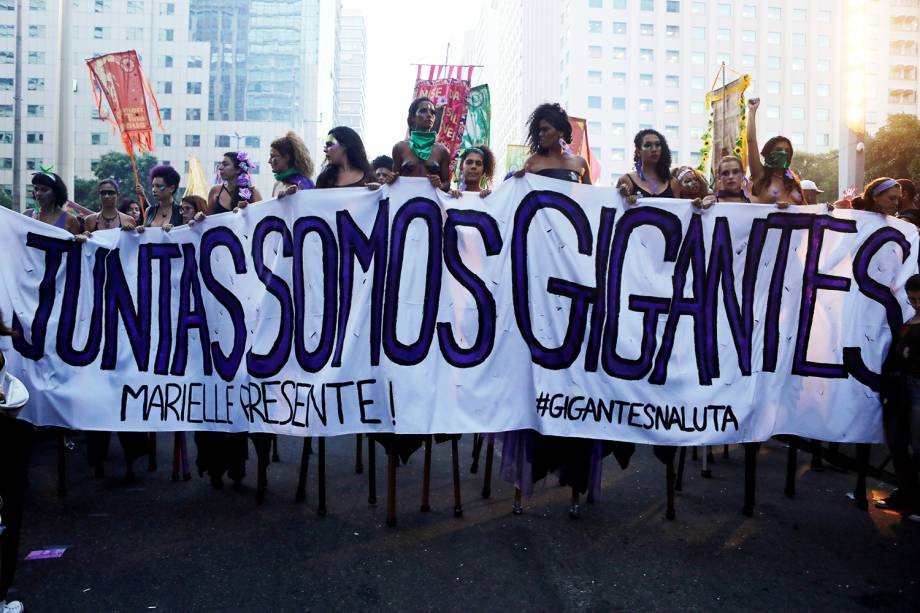 Mulheres realizam passeata durante o Dia Internacional da Mulher, no Rio de Janeiro (RJ) - 08/03/2019