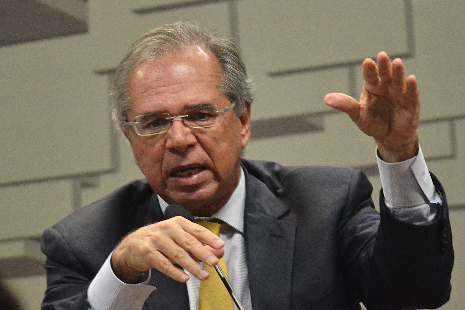 ‘Não aprovar a reforma é condenar nossos filhos’, diz Guedes no Senado