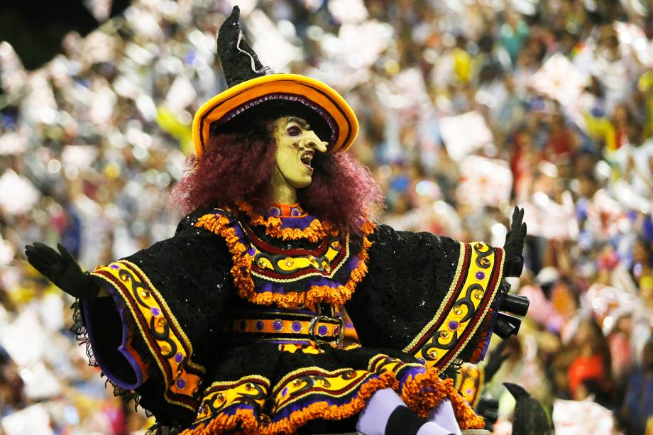 Com o enredo 'Viraviradouro', a escola de samba Unidos do Viradouro desfila no Sambódromo da Marquês de Sapucaí - 03/03/2019 Com o enredo 'Viraviradouro', a escola de samba Unidos do Viradouro desfila no Sambódromo da Marquês de Sapucaí - 03/03/2019