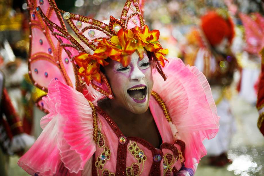 Componente da escola de samba Unidos do Viradouro durante desfile no Sambódromo da Marquês de Sapicaí - 03/03/2019