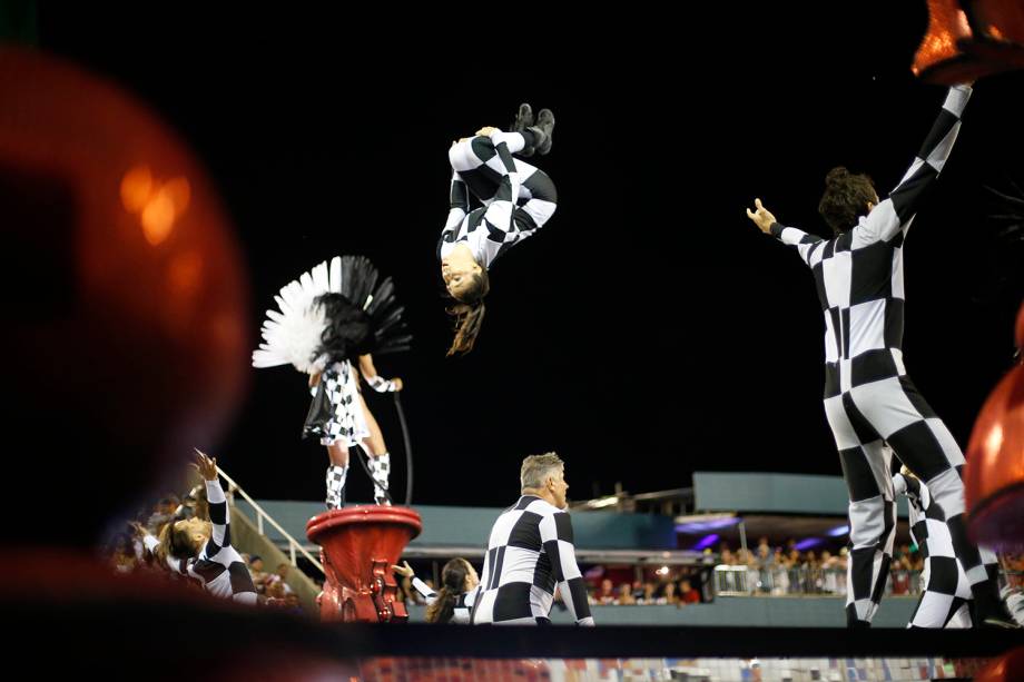 Com o enredo 'Quem nunca...? Que atire a primeira pedra', a escola de samba Acadêmicos do Grande Rio desfila no Sambódromo da Marquês de Sapucaí - 04/03/2019 Com o enredo 'Quem nunca...? Que atire a primeira pedra', a escola de samba Acadêmicos do Grande Rio desfila no Sambódromo da Marquês de Sapucaí - 04/03/2019