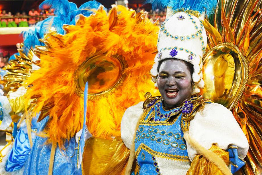 Componente da escola de samba Beija-Flor de Nilópolis durante desfile na Marquês de Sapucaí - 04/03/2019