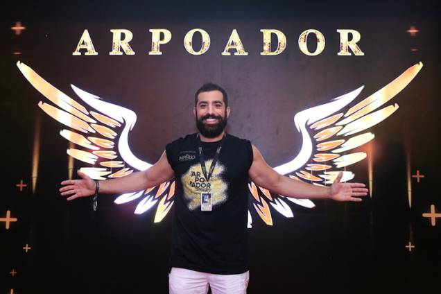 O ex-BBB Kaysar posa para foto em camarote no Sambódromo da Marquês de Sapucaí - 03/03/2019 O ex-BBB Kaysar posa para foto em camarote no Sambódromo da Marquês de Sapucaí - 03/03/2019