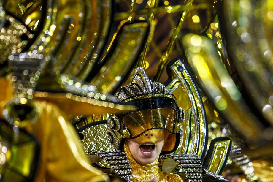 Com o enredo 'A invenção do tempo - Uma odisséia em 65 minutos', a escola de samba Dragões da Real desfila no Sambódromo do Anhembi - 03/03/2019