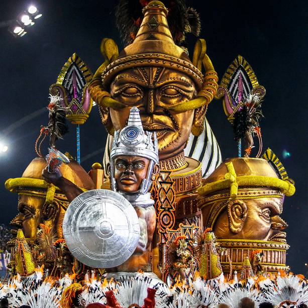 Carro alegórico da escola de samba Vai-Vai, durante desfile no Sambódromo do Anhembi, em São Paulo (SP) - 03/03/2019