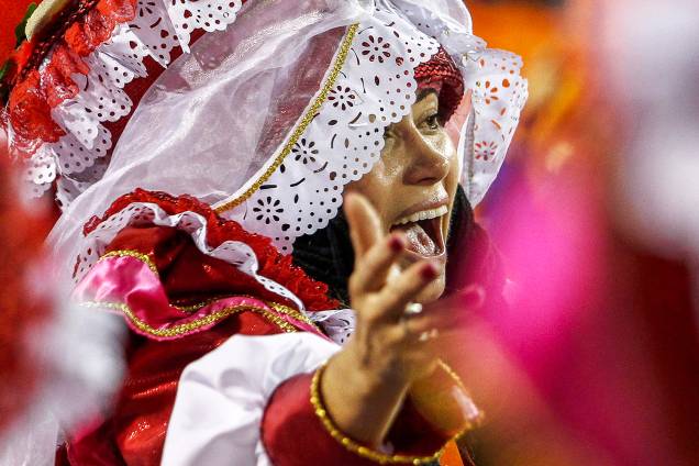 Componente da escola de samba Rosas de Ouro, durante desfile no Sambódromo do Anhembi - 03/03/2019 Componente da escola de samba Rosas de Ouro, durante desfile no Sambódromo do Anhembi - 03/03/2019