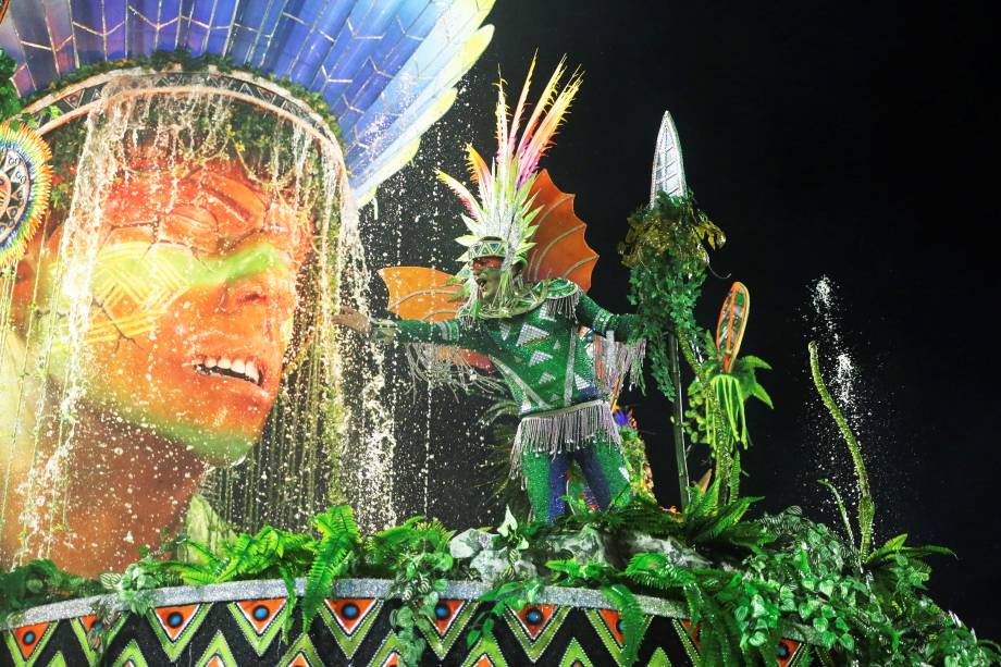 Carro alegórico da escola de samba Unidos de Vila Isabel, durante desfile no Sambódromo da Marquês de Sapucaí - 04/03/2019