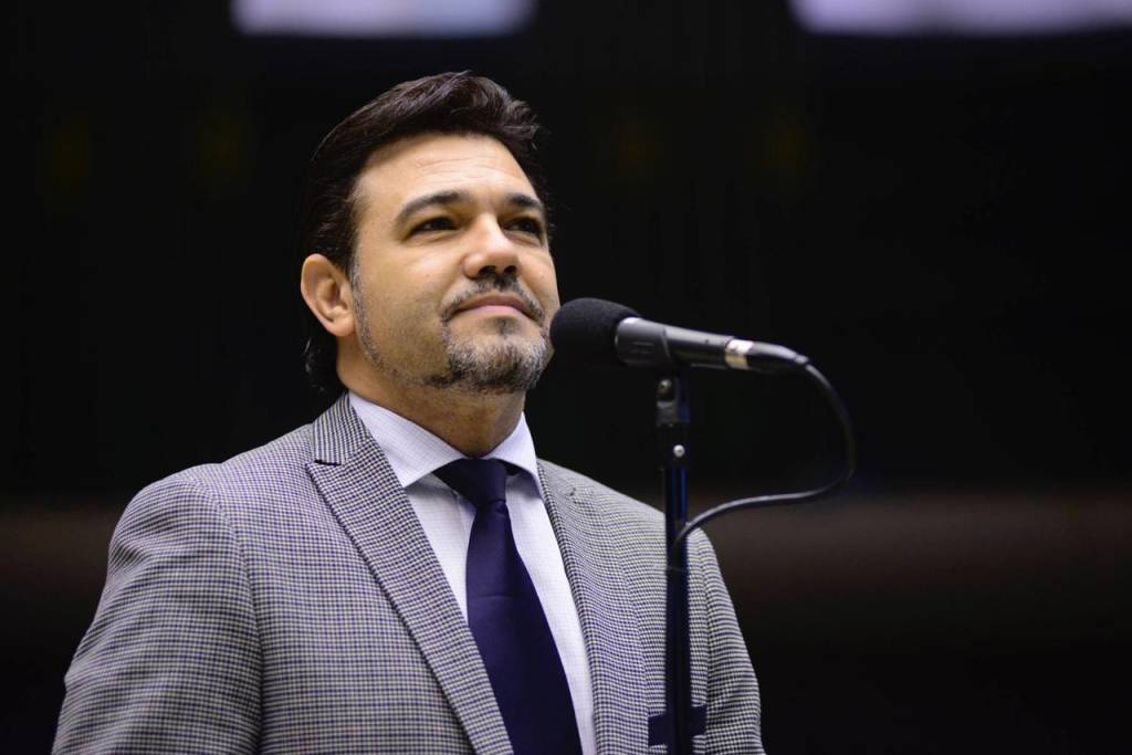 Feliciano pede impeachment de Mourão por ‘deslealdade’ a Bolsonaro