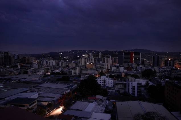 Vista do bairro de Chacao durante um corte de energia em Caracas, na Venezuela - 07/03/2019 Vista do bairro de Chacao durante um corte de energia em Caracas, na Venezuela - 07/03/2019