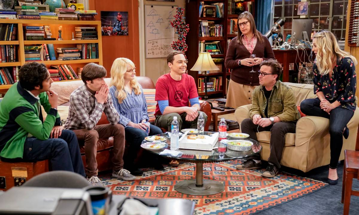 Rajesh Koothrappali (Kunal Nayyar), Howard Wolowitz (Simon Helberg), Bernadette (Melissa Rauch), Sheldon Cooper (Jim Parsons), Amy Farrah Fowler (Mayim Bialik), Leonard Hofstadter (Johnny Galecki) and Penny (Kaley Cuoco). de 'The Big Bang Theory'