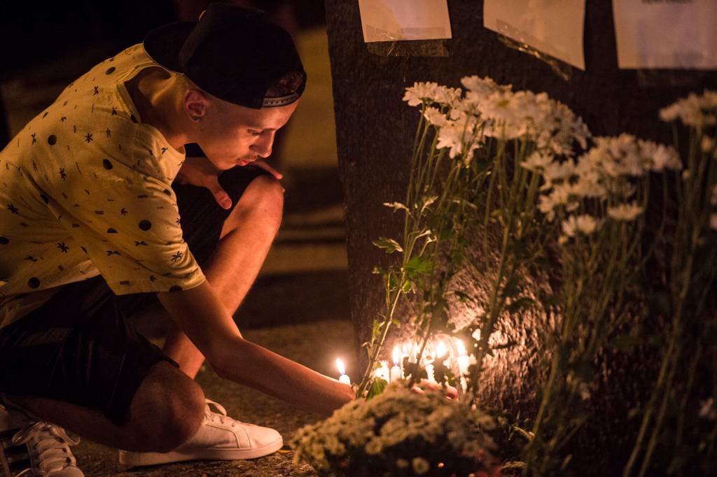 Homenagens em frente &agrave; escola Raul Brasil em Suzano (SP) ap&oacute;s ataque que deixou dez mortos - 13/03/2019