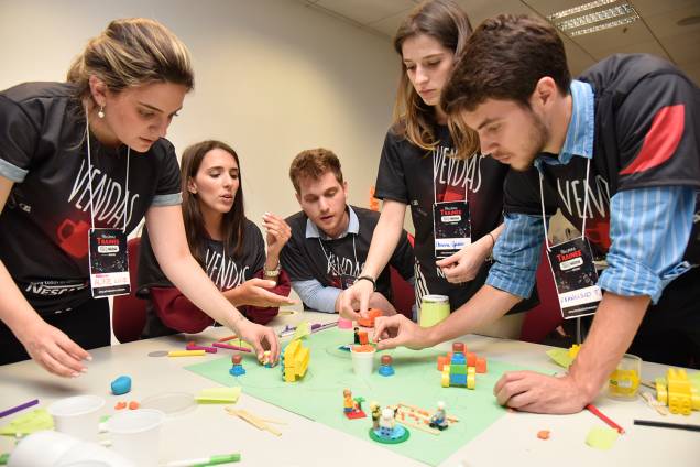 Candidatos a vaga participam de dinâmica na etapa final de processo seletivo de 2018 da Nestlé, na sede da companhia, em São Paulo Candidatos a vaga participam de dinâmica na etapa final de processo seletivo de 2018 da Nestlé, na sede da companhia, em São Paulo