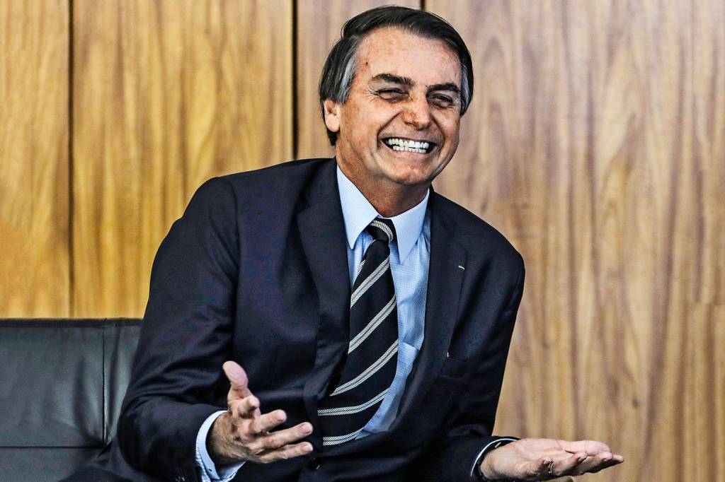 Bolsonaro reage com ironia a pesquisa sobre início de mandato