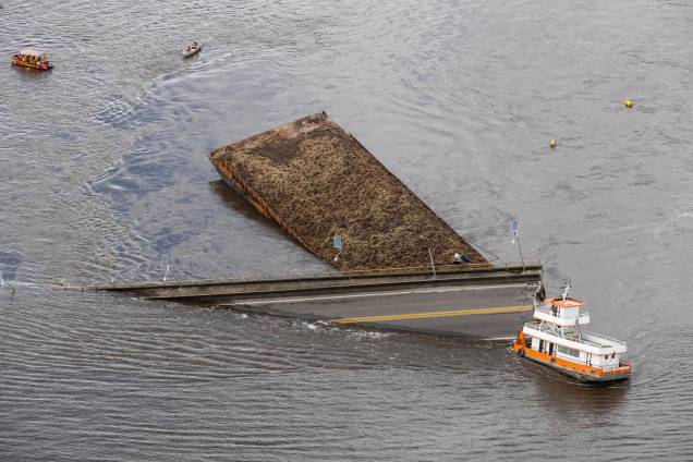 Parte de uma ponte do complexo Alça Viária, que liga regiões do Pará, caiu sobre o Rio Moju próximo ao município de Acará - 06/04/2019 Parte de uma ponte do complexo Alça Viária, que liga regiões do Pará, caiu sobre o Rio Moju próximo ao município de Acará - 06/04/2019
