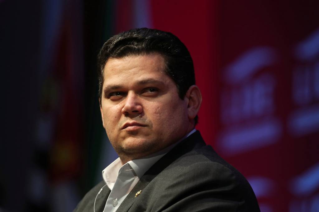 Alcolumbre cobra apoio de estados endividados à reforma da Previdência