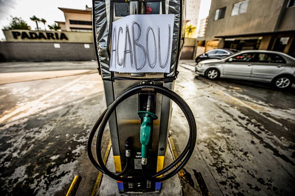 Greve dos caminhoneiros posto de gasolina