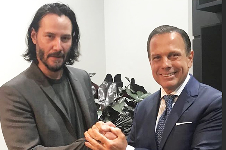 Keanu Reeves conversa com Doria sobre filmagem de série em SP