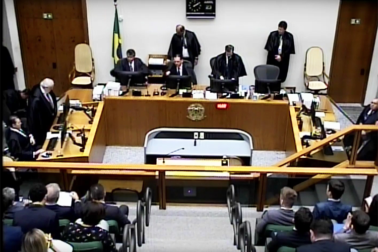 STJ reduz pena de Lula no caso do tríplex; veja como foi