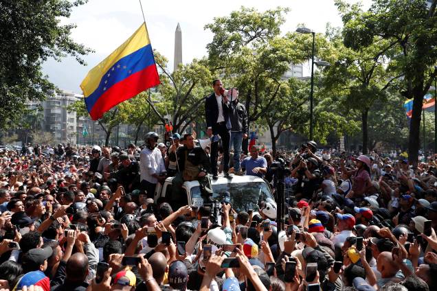 O líder da oposição venezuelana e presidente autoproclamado, Juan Guaido, discursa para apoiadores em Caracas, Venezuela - 30/04/2019 O líder da oposição venezuelana e presidente autoproclamado, Juan Guaido, discursa para apoiadores em Caracas, Venezuela - 30/04/2019