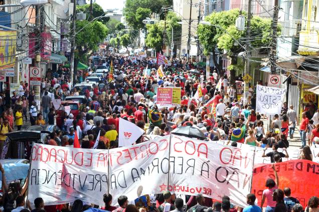 Salvador registra atos contra o corte de verba nas universidades - 30/05/2019 Salvador registra atos contra o corte de verba nas universidades - 30/05/2019