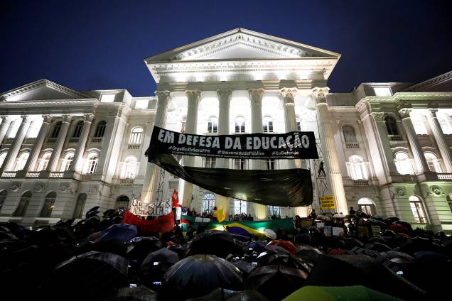Protesto contar o corte de verba nas universidades, realizado na frente da Universidade Federal do Paraná - 30/05/2019 Protesto contar o corte de verba nas universidades, realizado na frente da Universidade Federal do Paraná - 30/05/2019