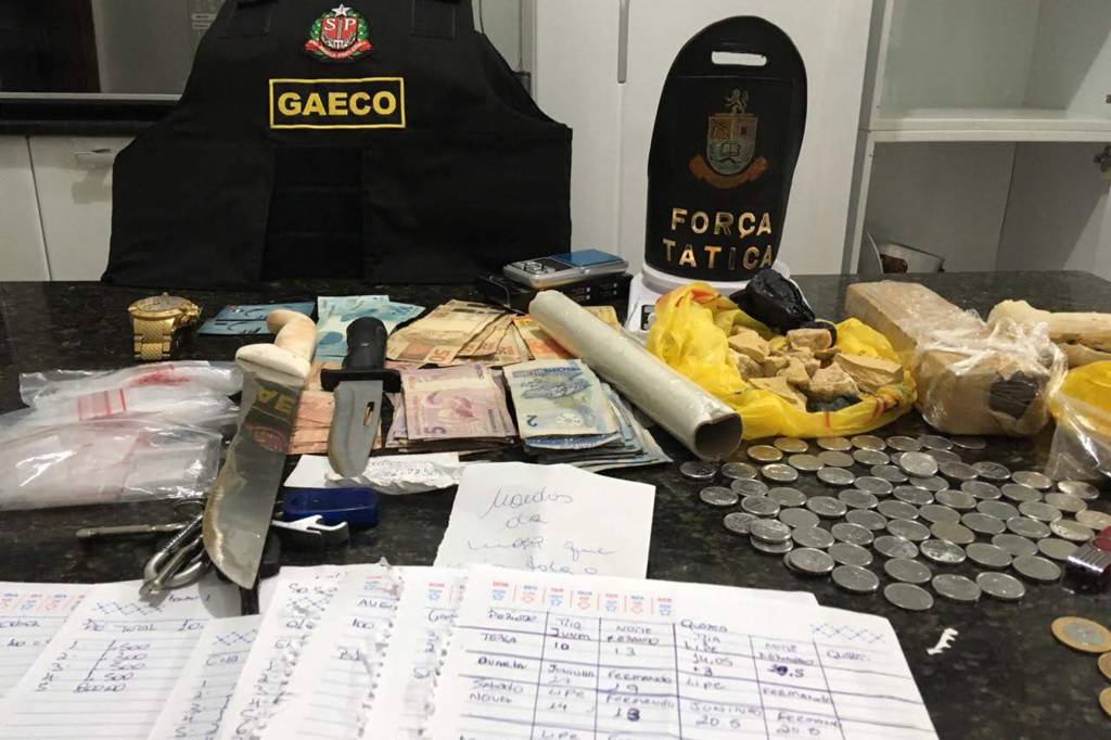Polícia prende 14 e encontra R$ 1 mi em dinheiro em operação contra PCC