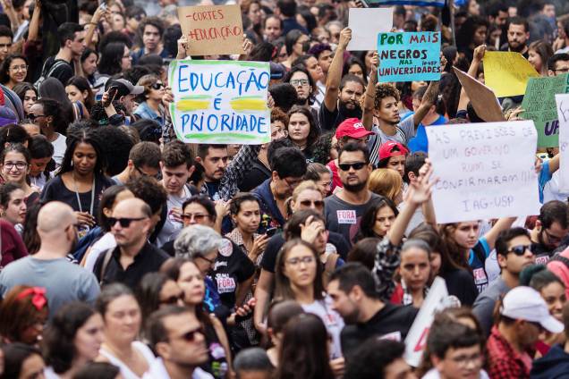 Protesto na Avenida Paulista, em São Paulo, contra o contingenciamento de verbas pelo Ministério da Educação - 15/05/2019 Protesto na Avenida Paulista, em São Paulo, contra o contingenciamento de verbas pelo Ministério da Educação - 15/05/2019