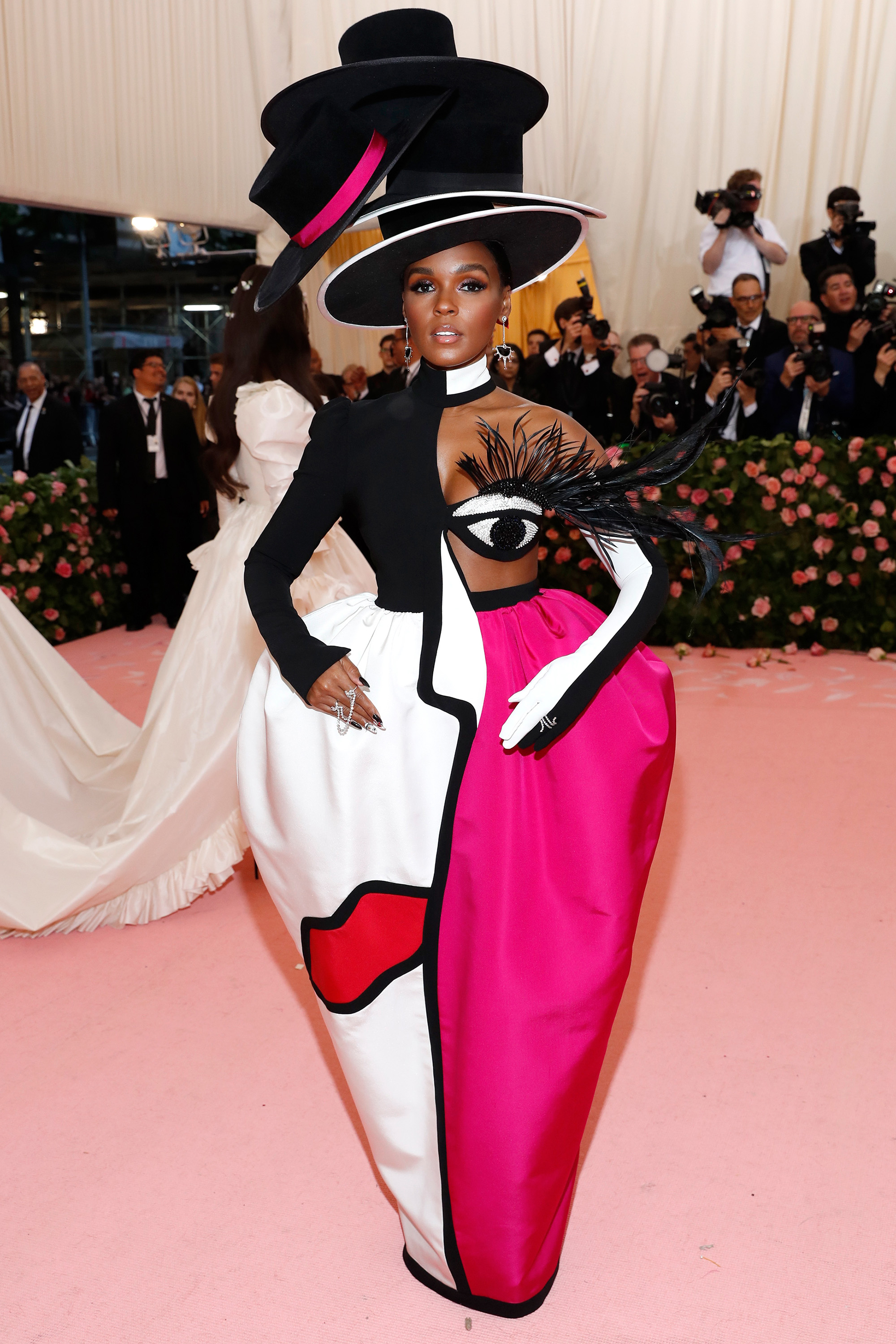 Janelle Monae se transformou num quadro tridimensional no vestido de Christian Siriano, que ajudou a criar