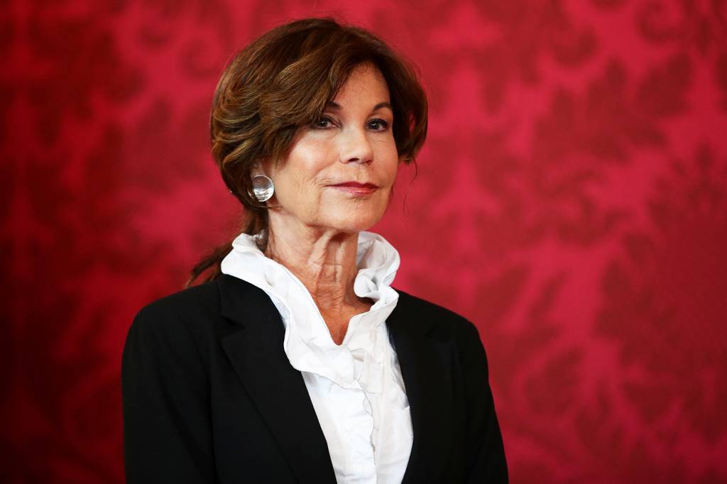 Presidente austríaco indica juíza como nova premiê