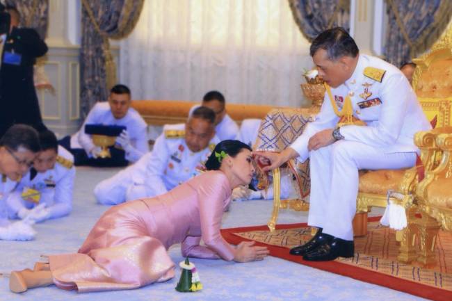 Maha Vajiralongkorn e Suthida